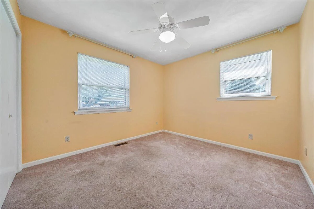 211 Crestbourne DR - Photo 16