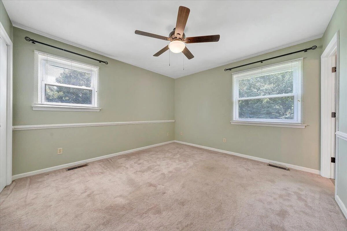 211 Crestbourne DR - Photo 18