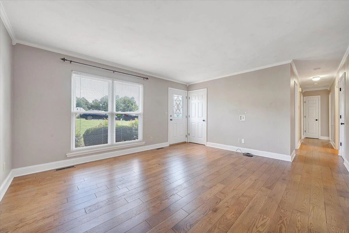 211 Crestbourne DR - Photo 2