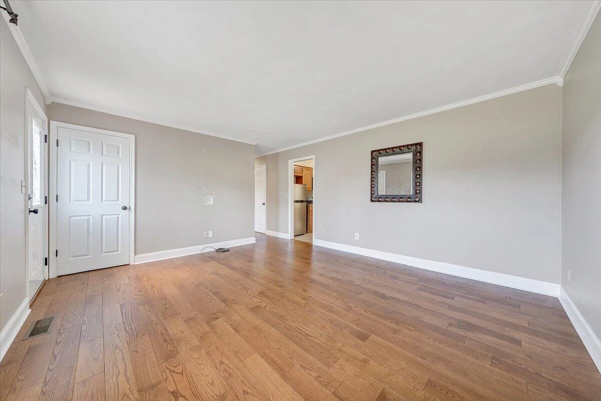 211 Crestbourne DR - Photo 3
