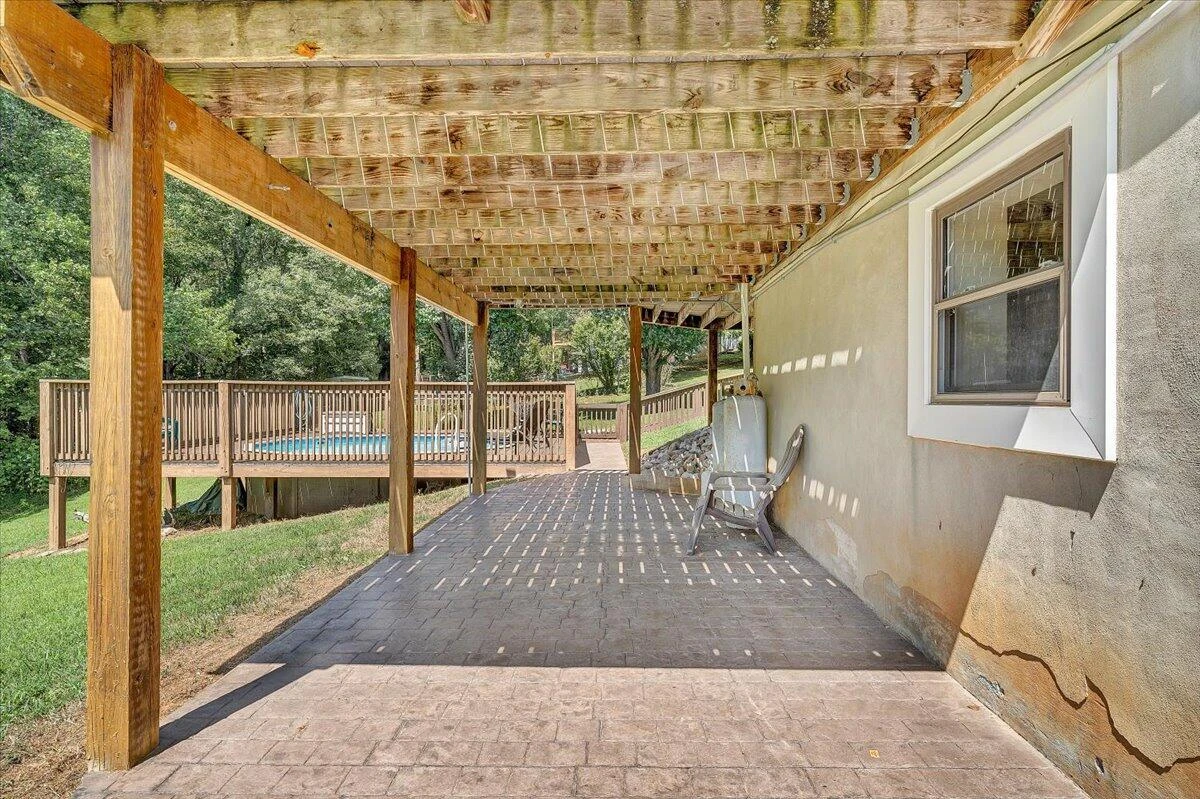 211 Crestbourne DR - Photo 36