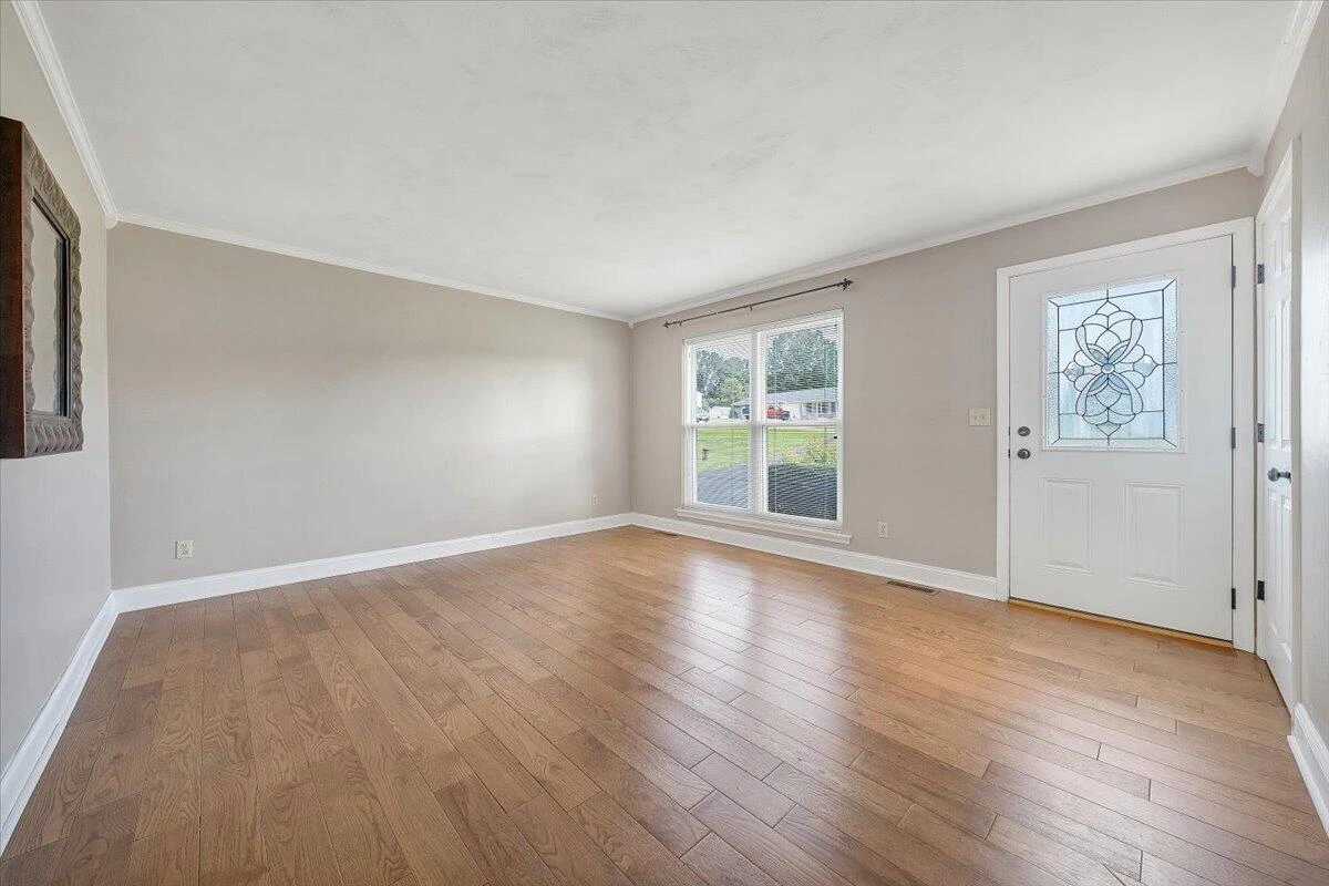211 Crestbourne DR - Photo 5