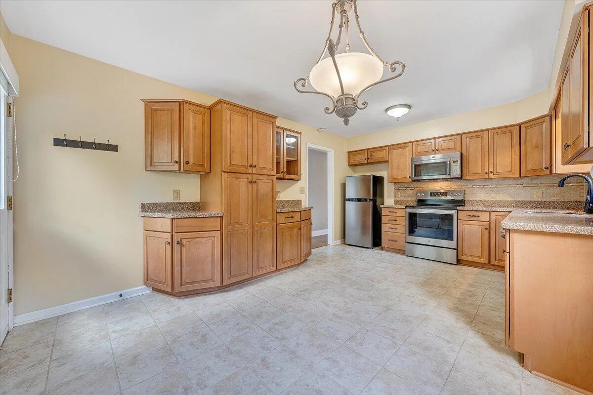 211 Crestbourne DR - Photo 8