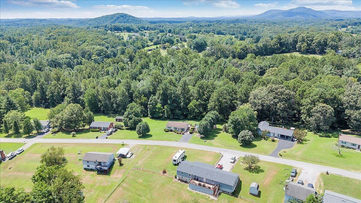 211 Crestbourne DR - Photo 81