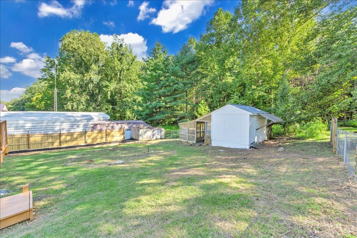 719 Estates RD - Photo 40