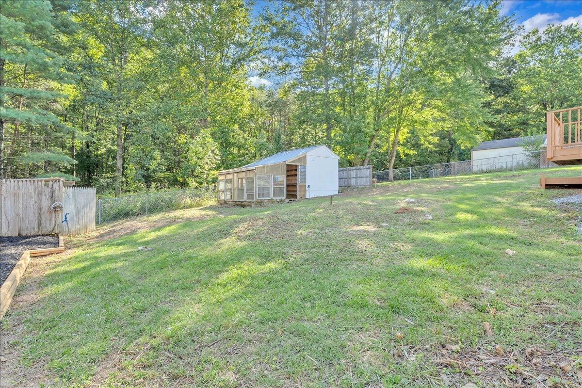 719 Estates RD - Photo 41