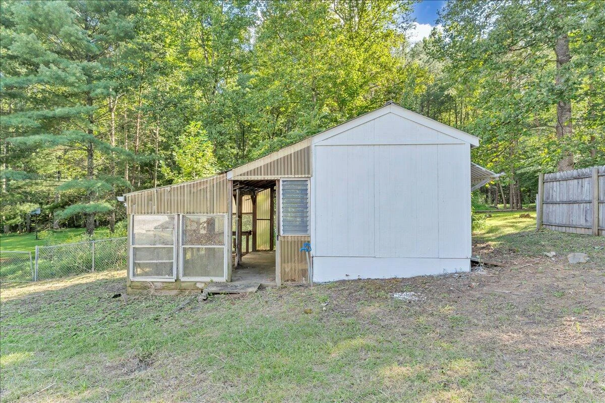 719 Estates RD - Photo 42