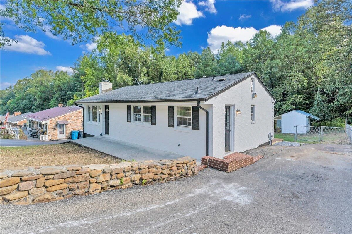 719 Estates RD - Photo 5