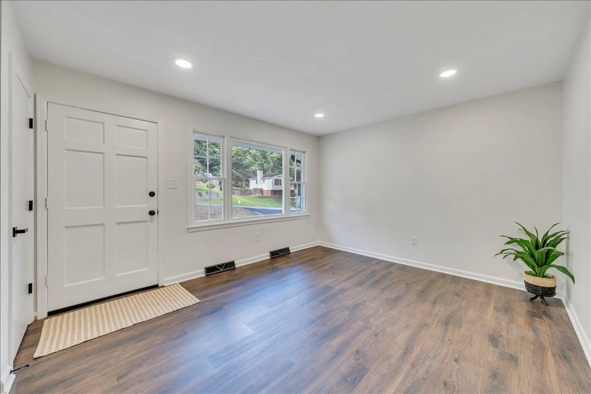 719 Estates RD - Photo 6