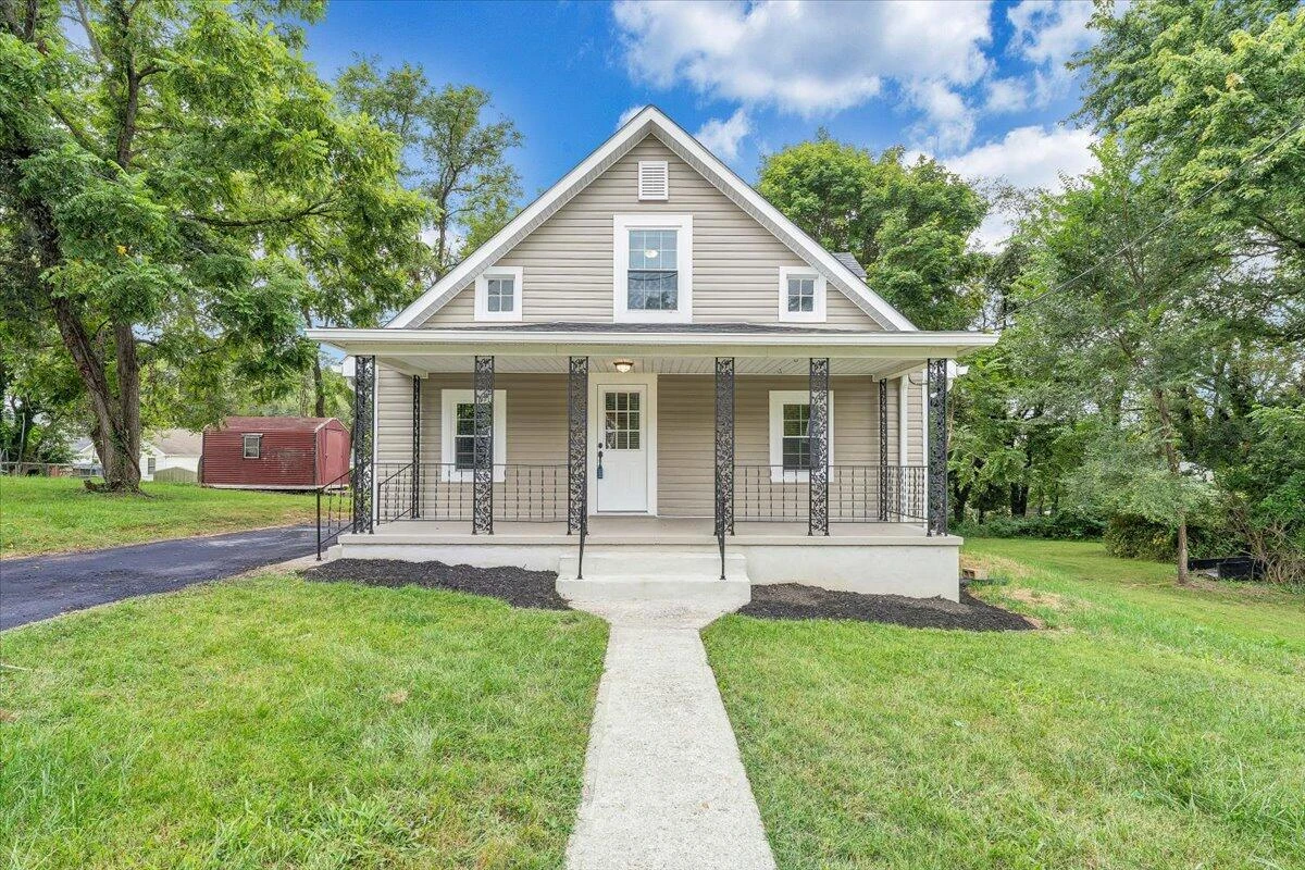 1742 20th ST - Photo 2