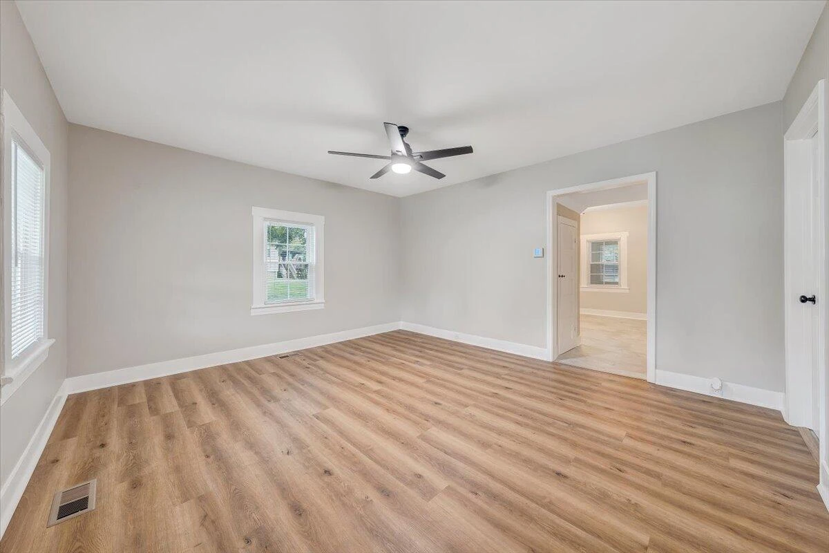 1742 20th ST - Photo 3