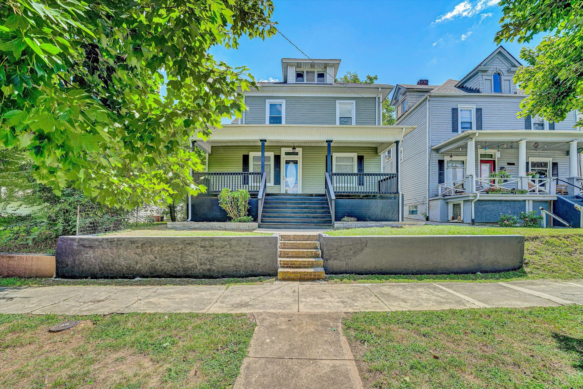 809 Elm AVE
