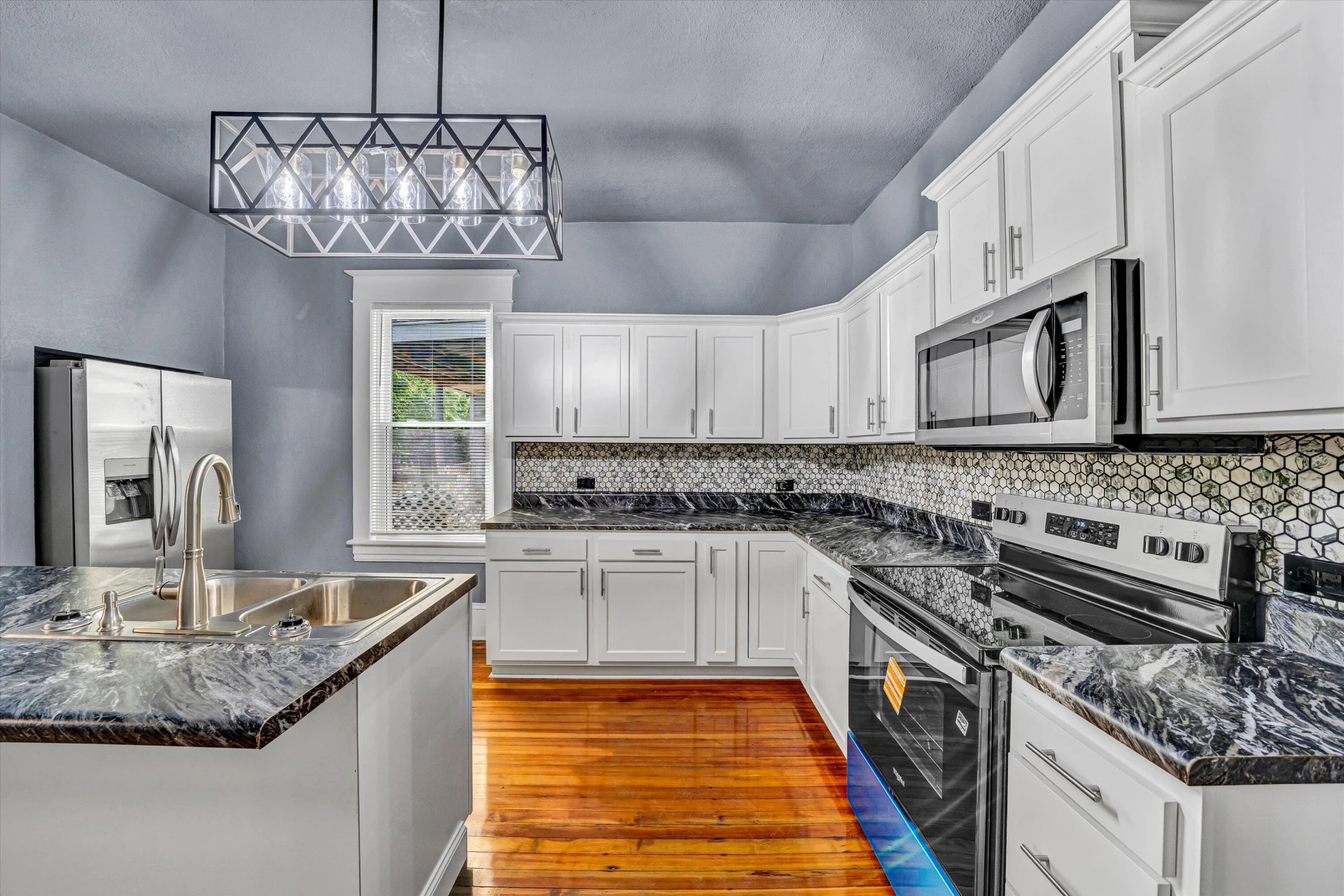 809 Elm AVE - Photo 10