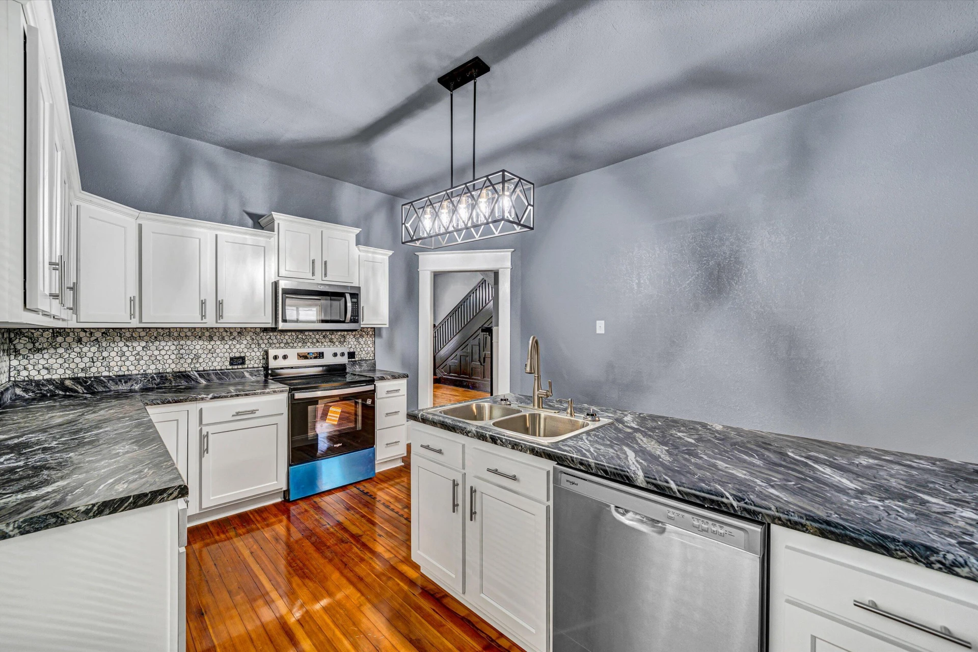 809 Elm AVE - Photo 11