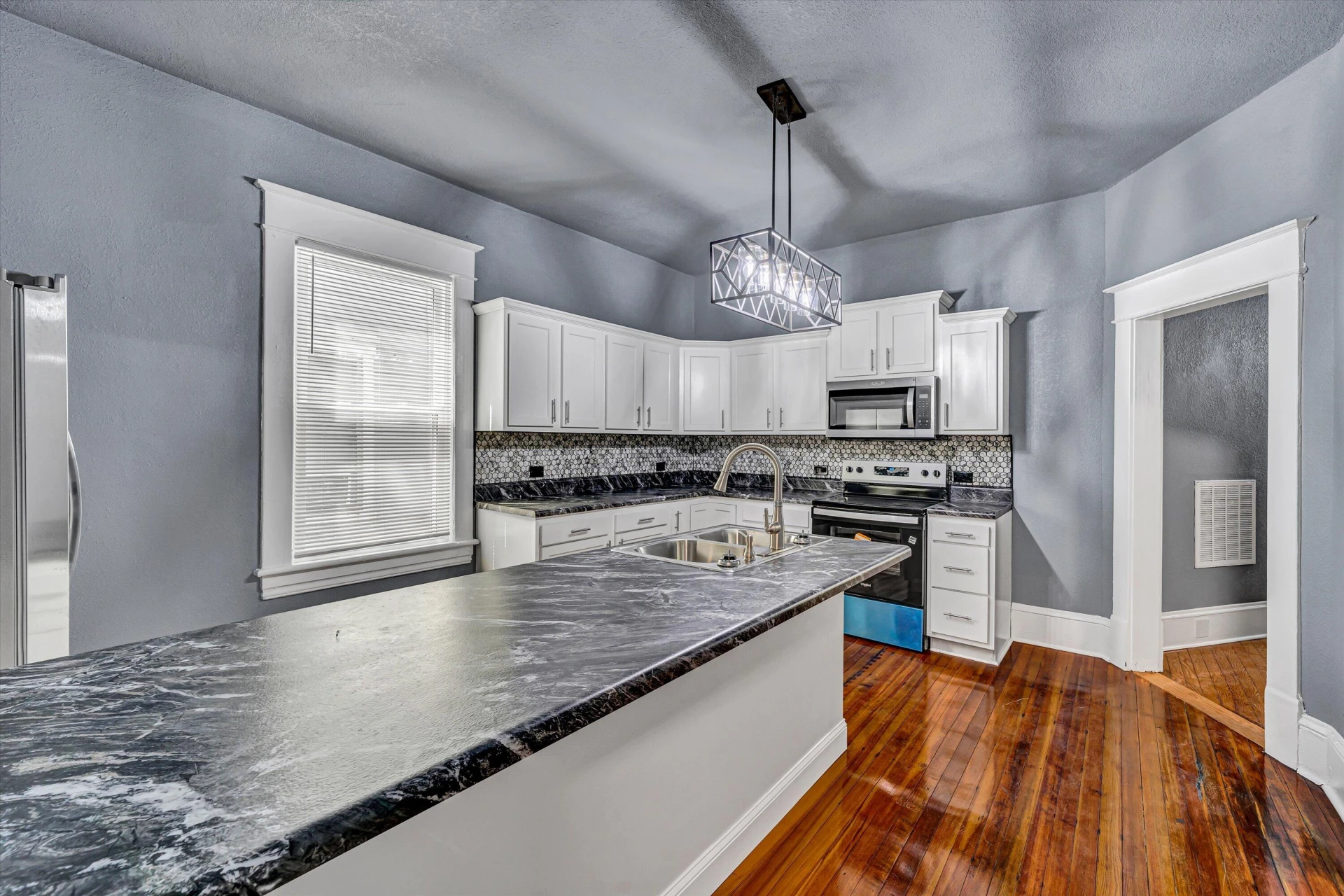 809 Elm AVE - Photo 13