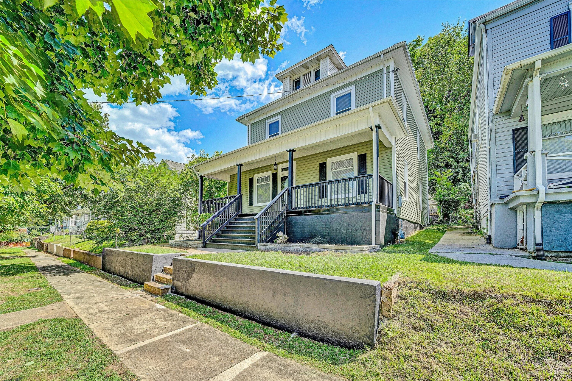 809 Elm AVE - Photo 2
