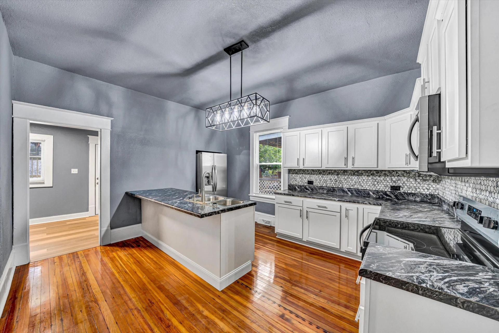809 Elm AVE - Photo 9