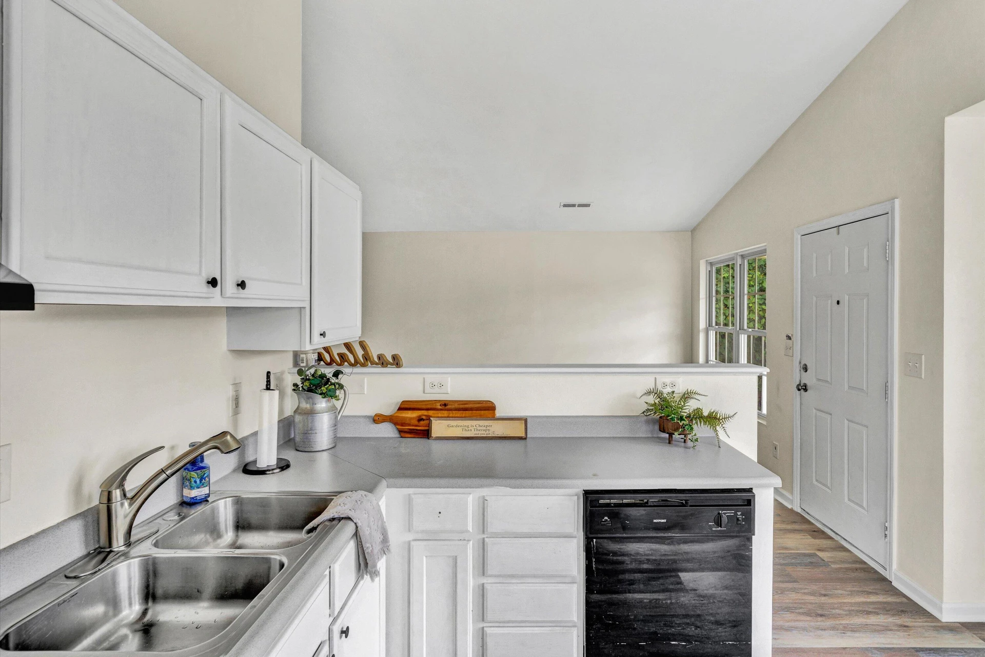 1928 Archbold AVE - Photo 9