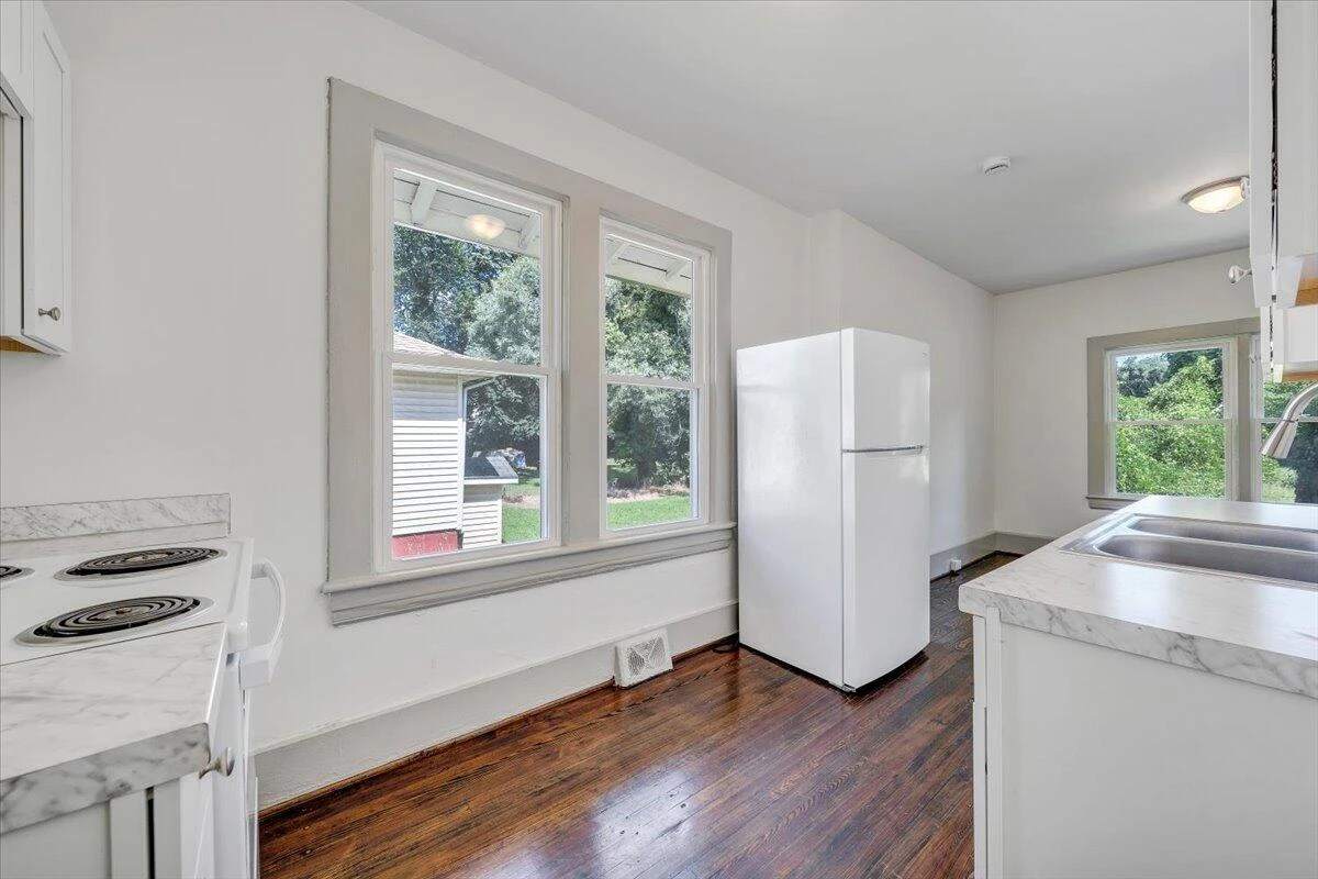 2429 Massachusetts AVE - Photo 13