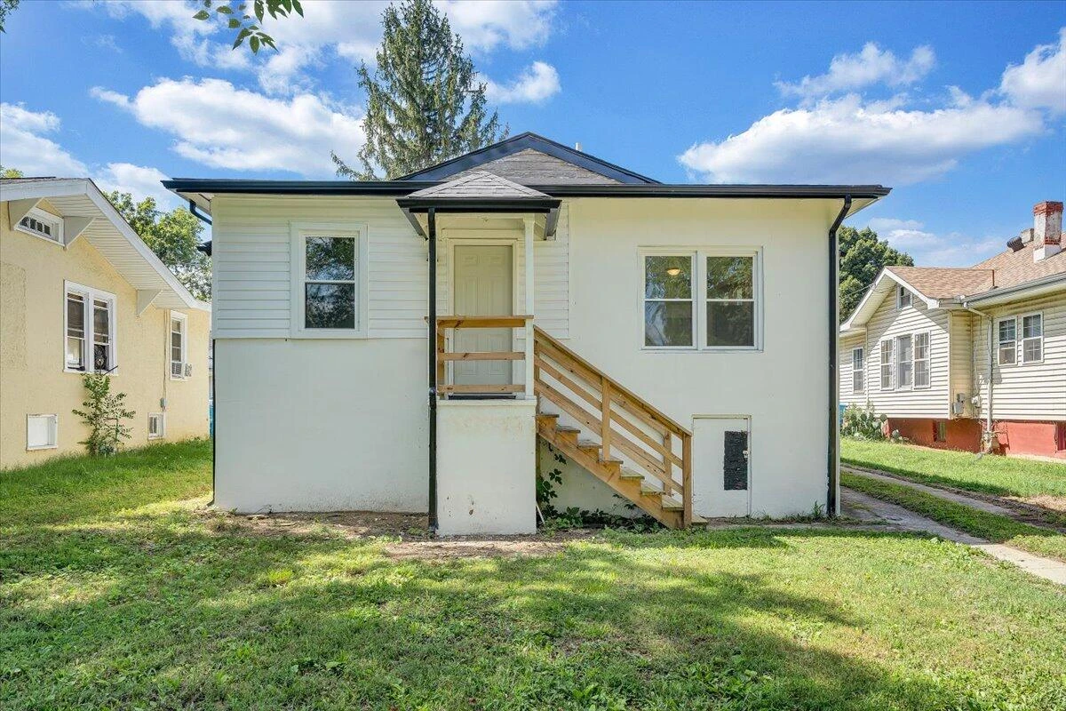 2429 Massachusetts AVE - Photo 30