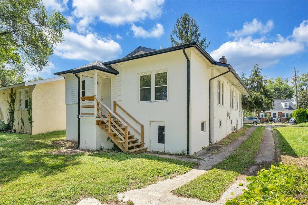 2429 Massachusetts AVE - Photo 32