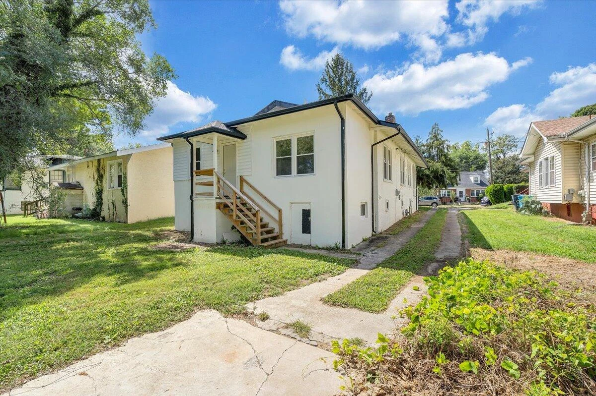 2429 Massachusetts AVE - Photo 33