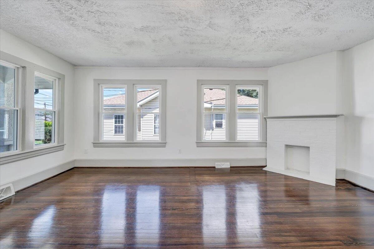 2429 Massachusetts AVE - Photo 7