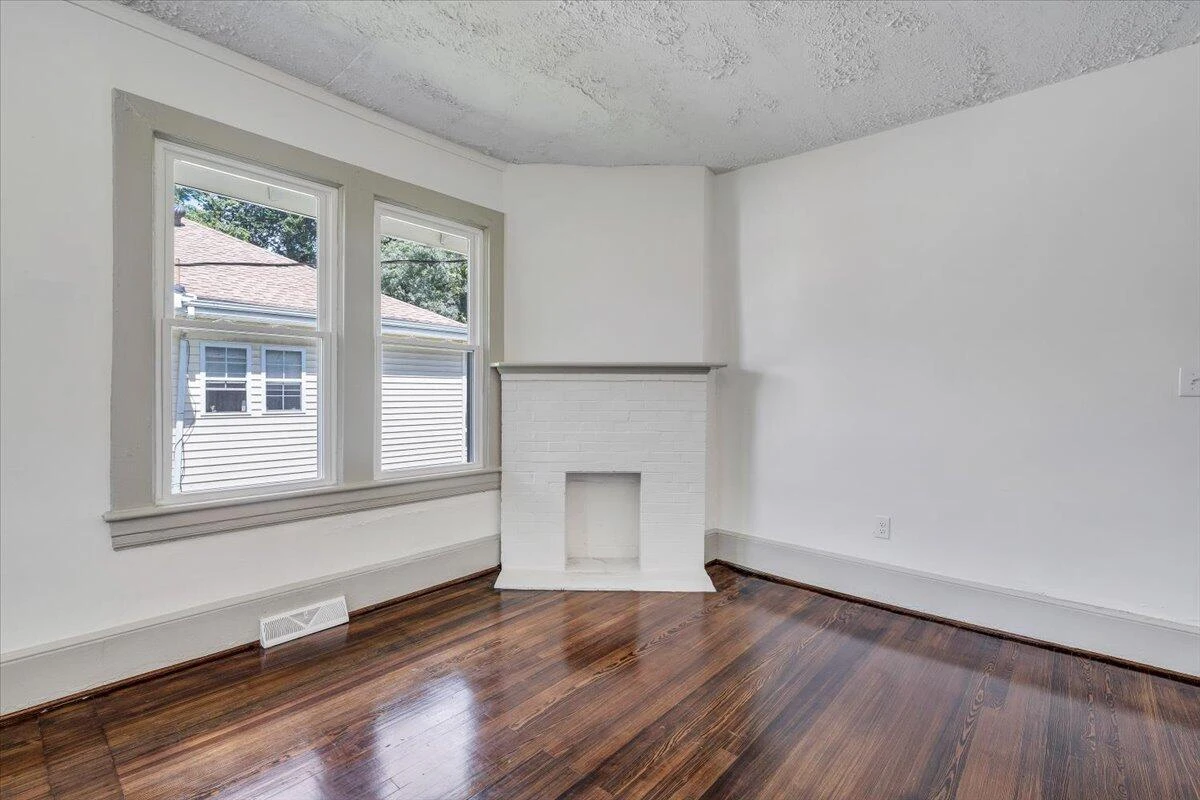 2429 Massachusetts AVE - Photo 8