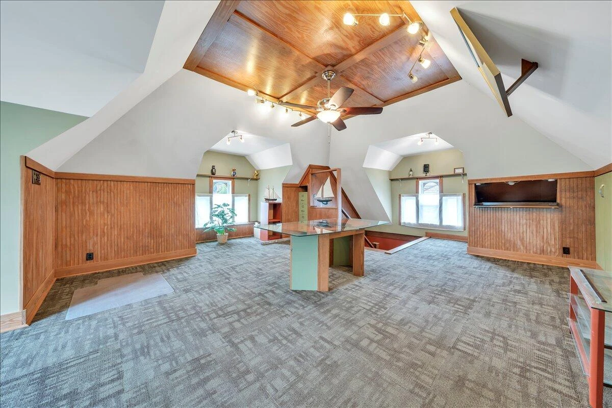 429 Elm AVE - Photo 36