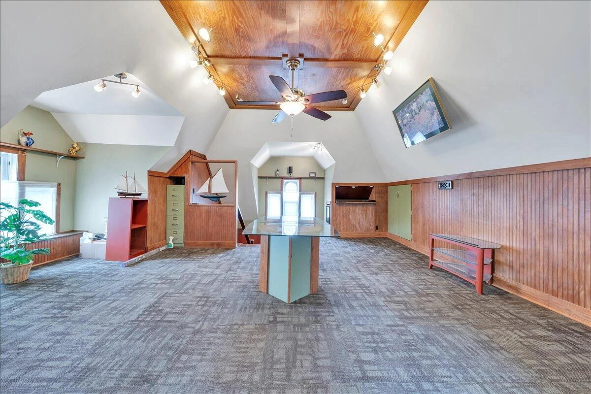 429 Elm AVE - Photo 38