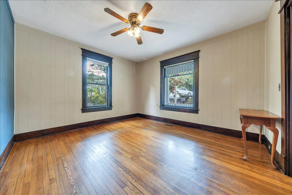 429 Elm AVE - Photo 12