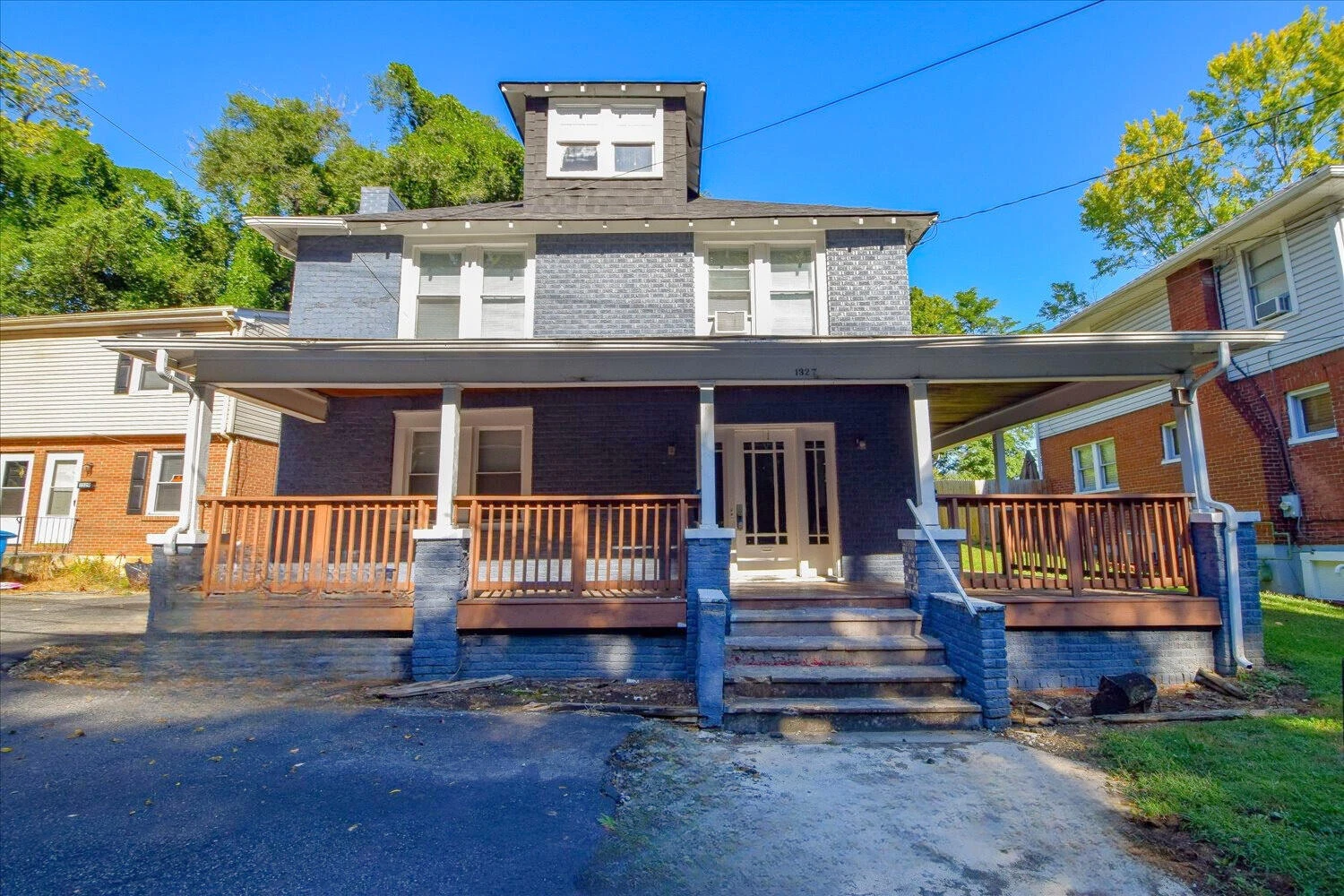 1327 Main ST