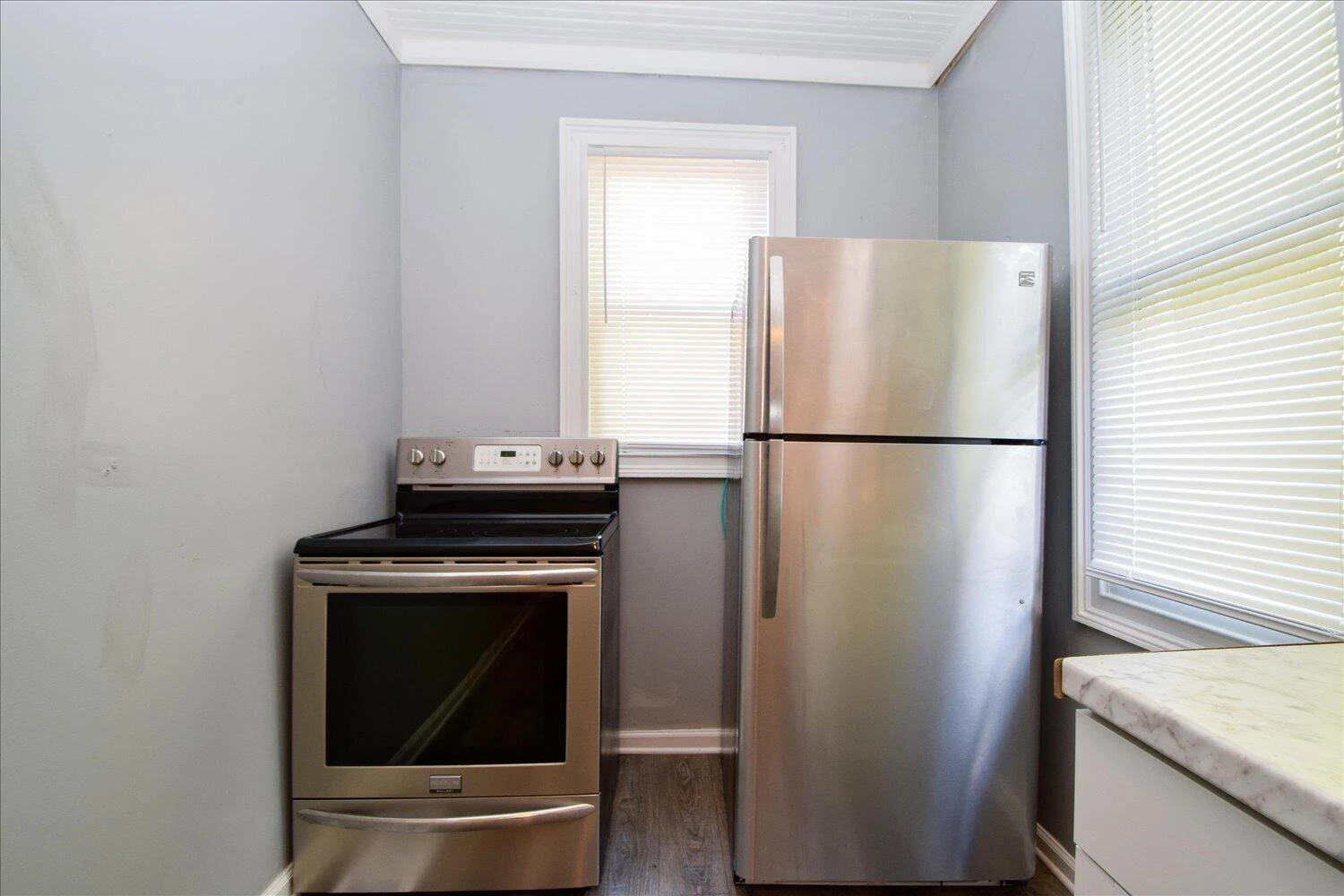 1327 Main ST - Photo 10