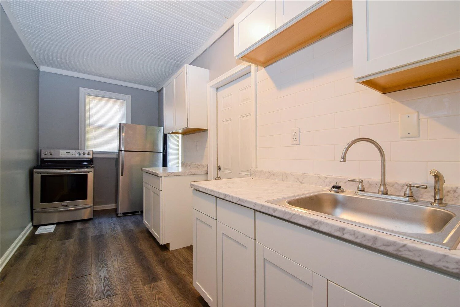 1327 Main ST - Photo 11