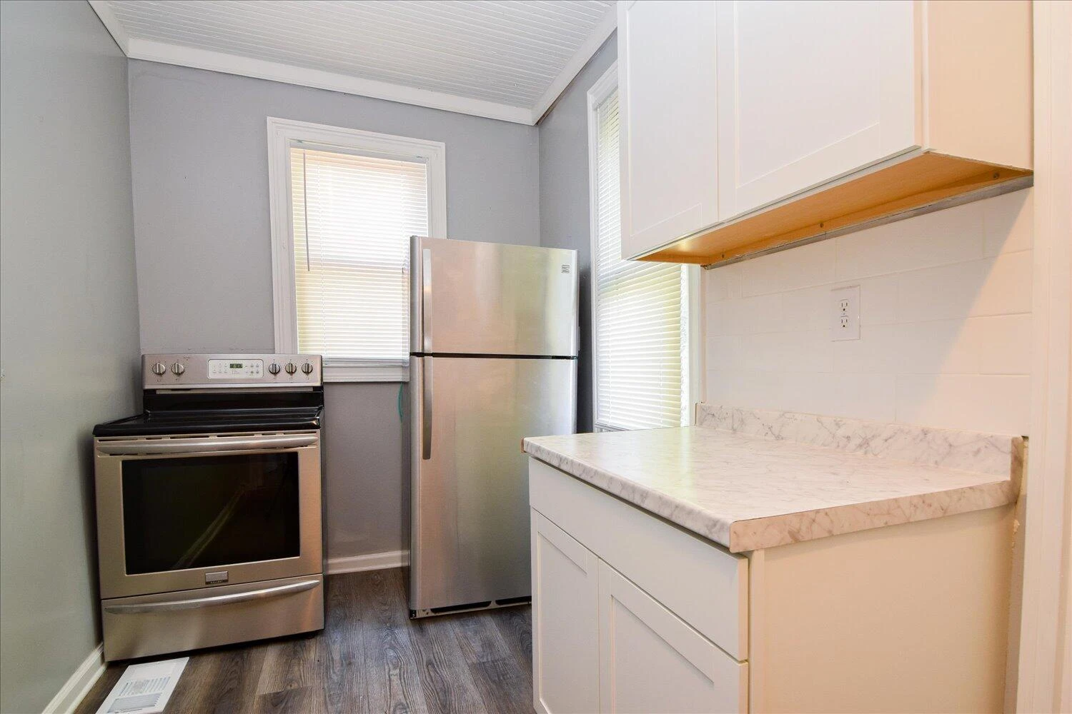 1327 Main ST - Photo 12