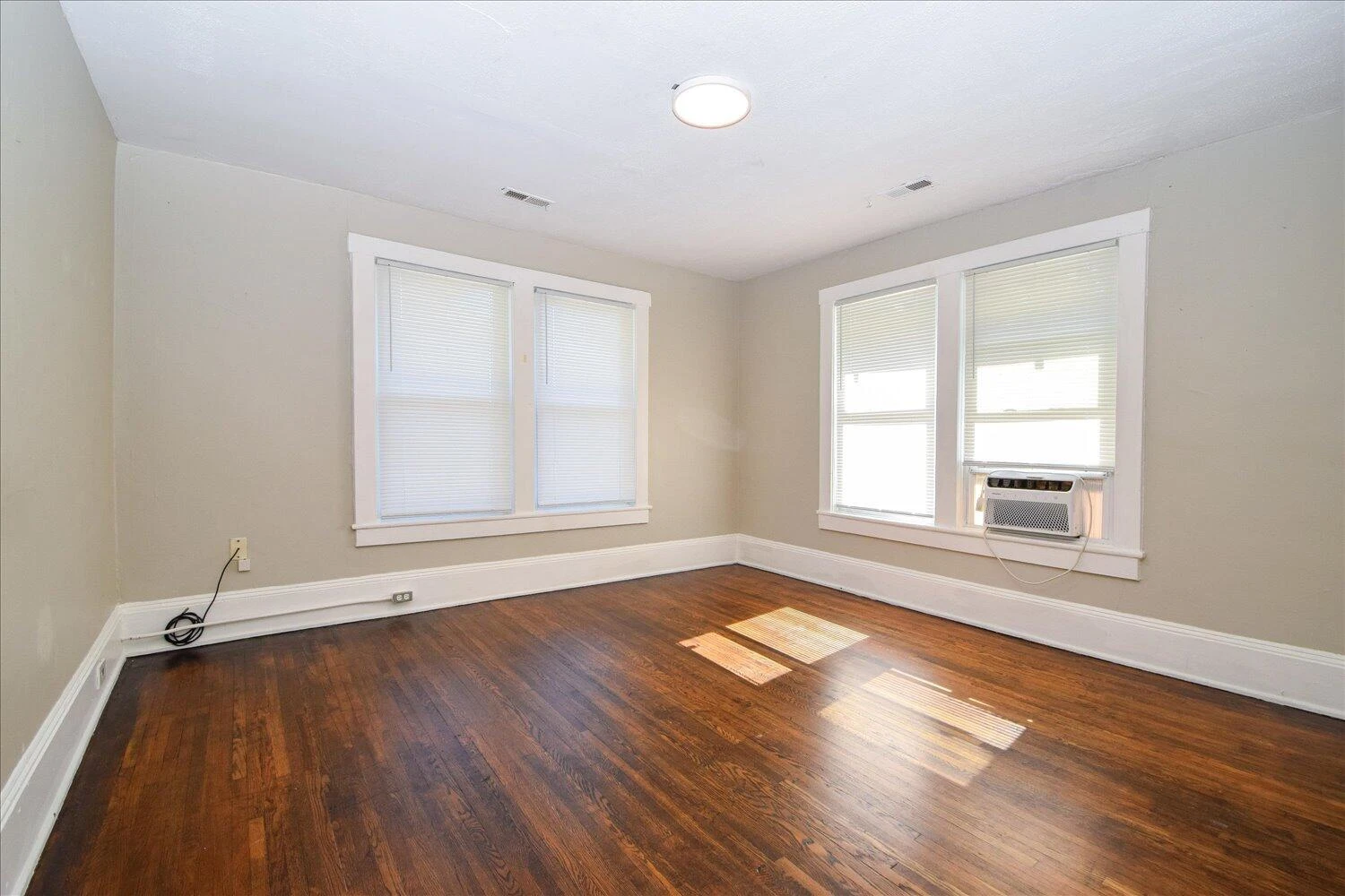 1327 Main ST - Photo 14
