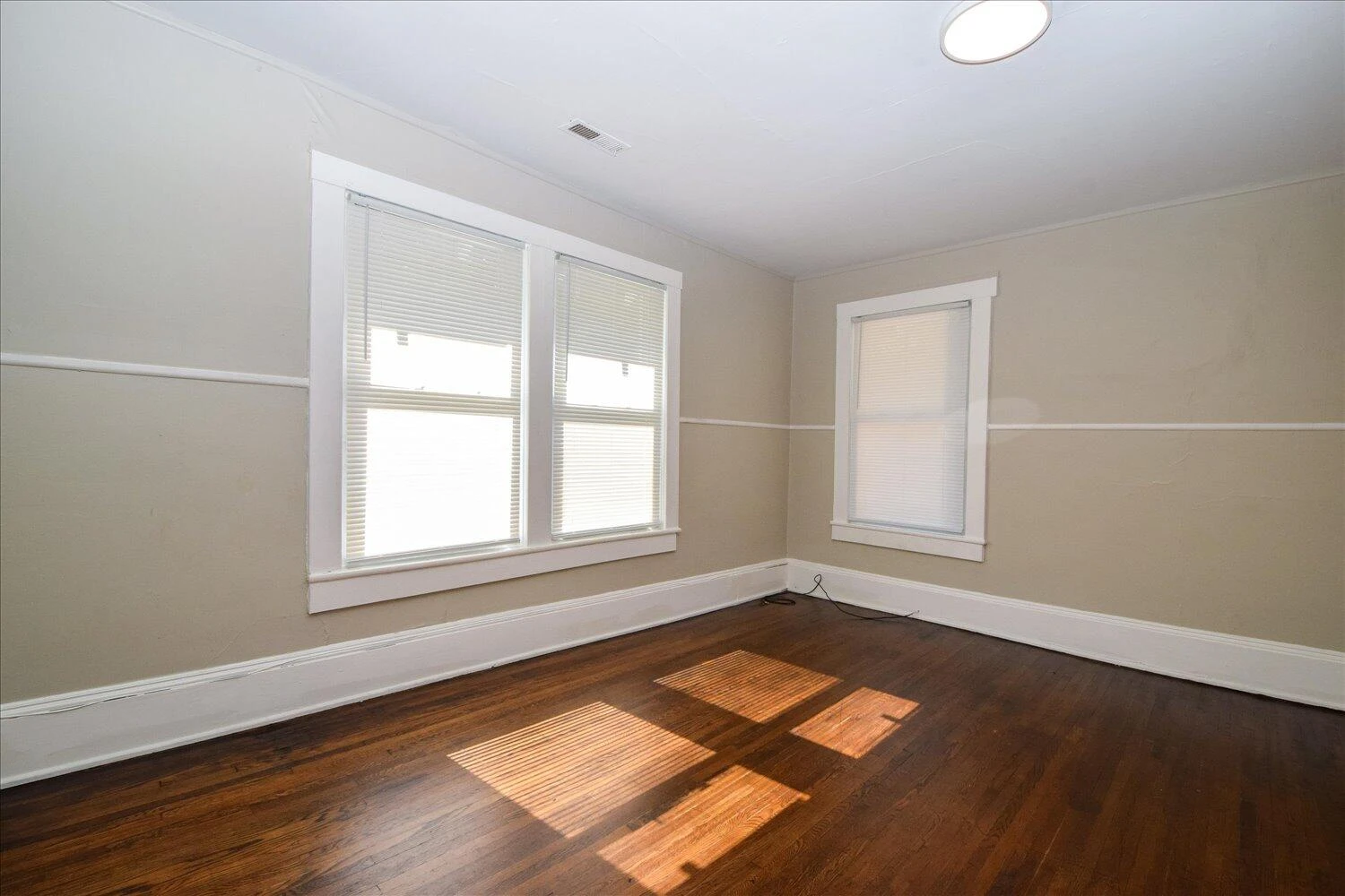 1327 Main ST - Photo 15