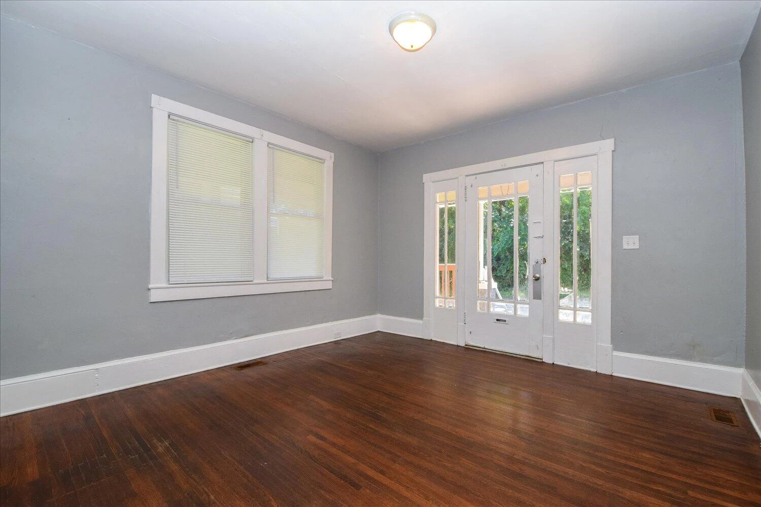 1327 Main ST - Photo 5