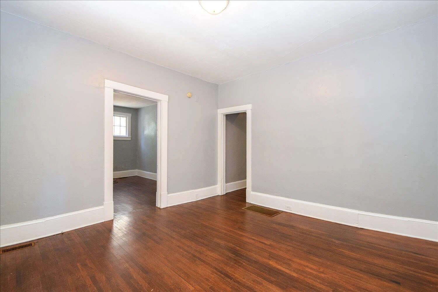 1327 Main ST - Photo 6