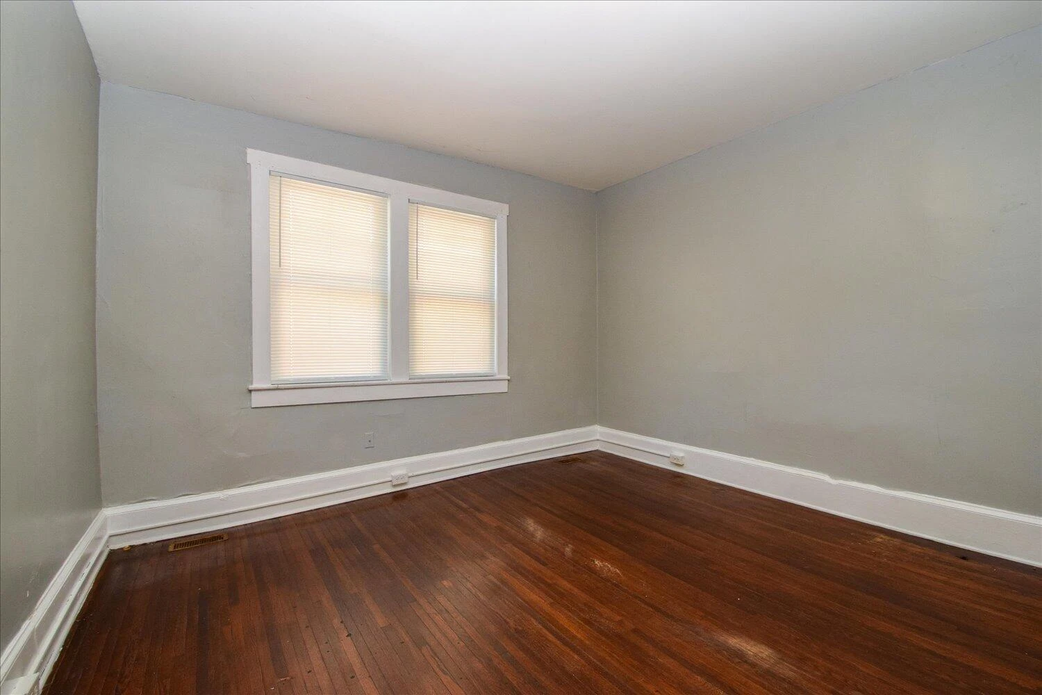 1327 Main ST - Photo 9