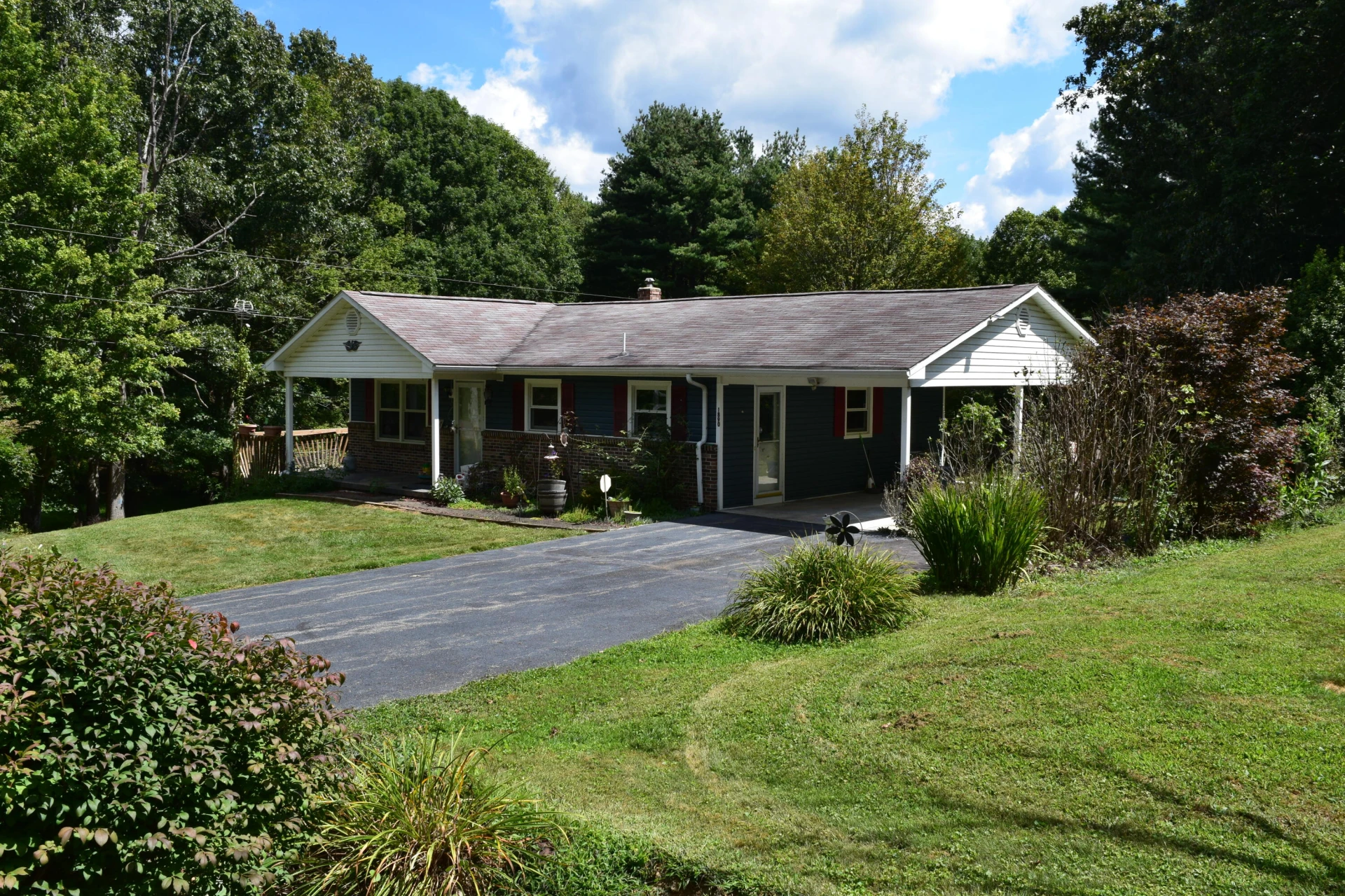 1890 Beaver Creek RD - Photo 2