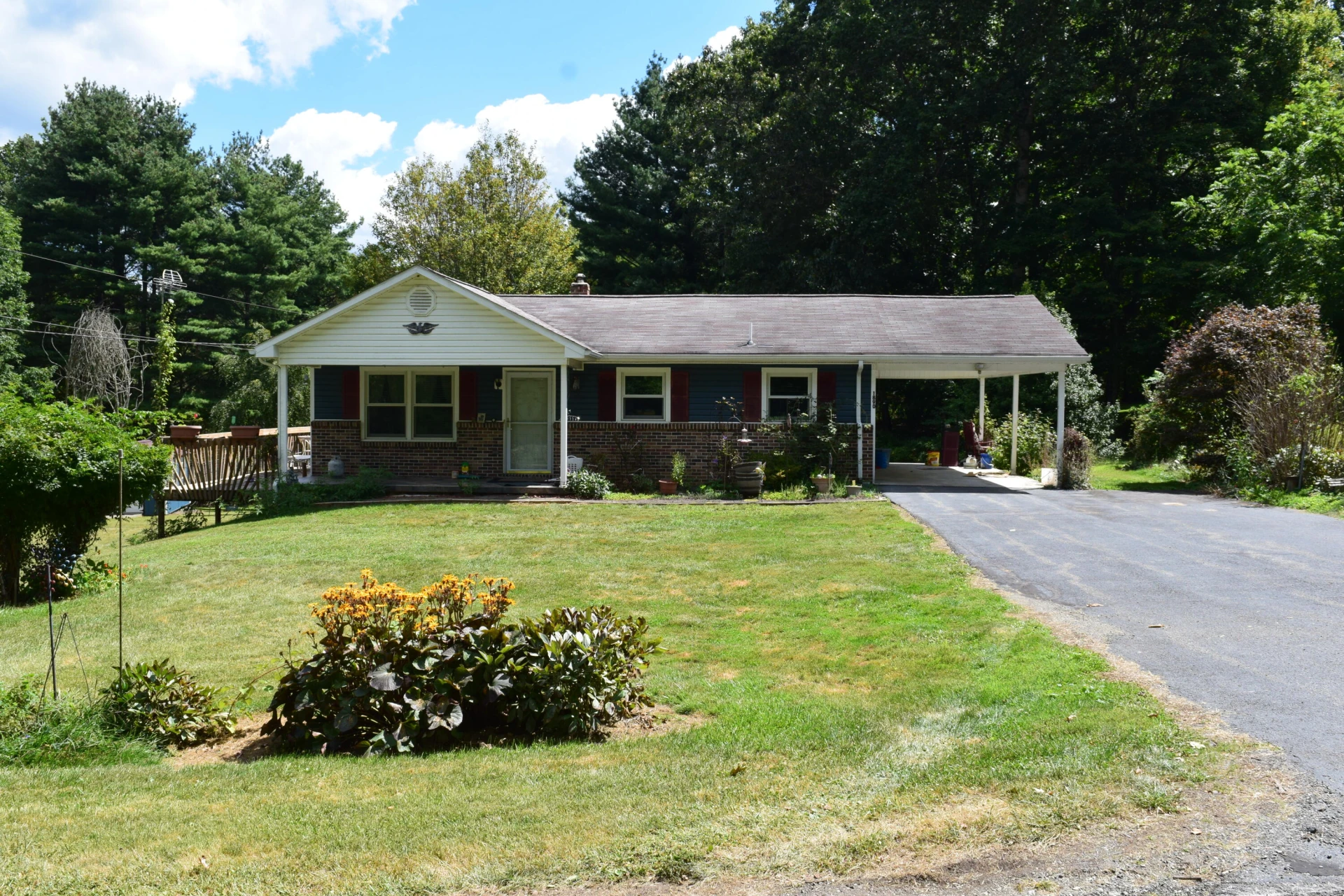 1890 Beaver Creek RD - Photo 3