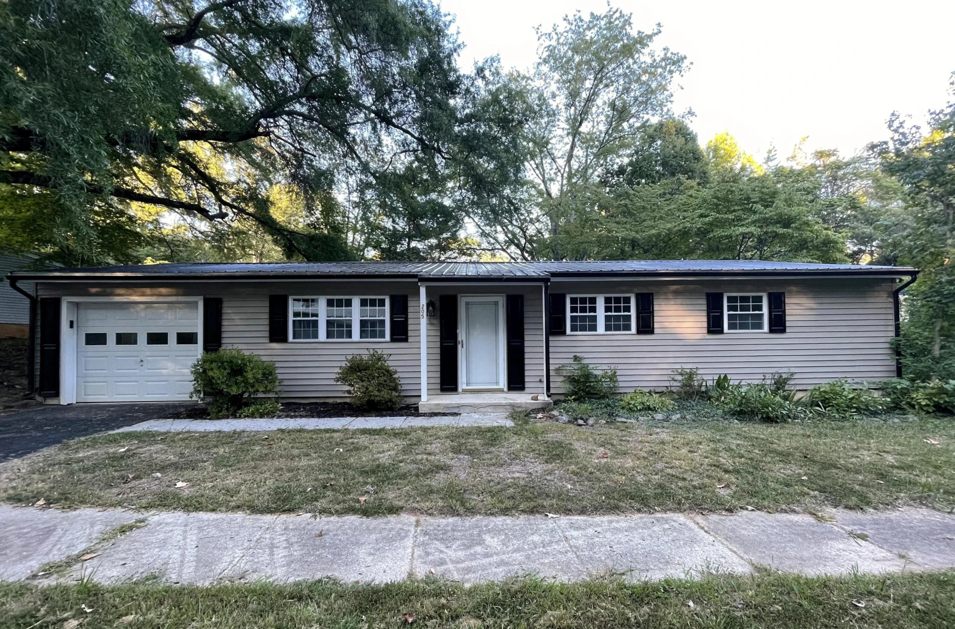 205 Forestview CIR