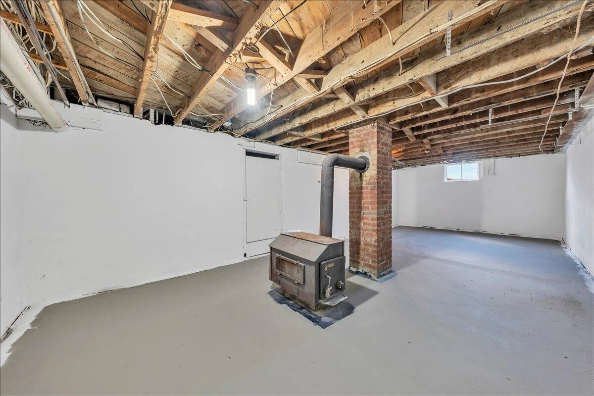1649 Padbury AVE - Photo 32