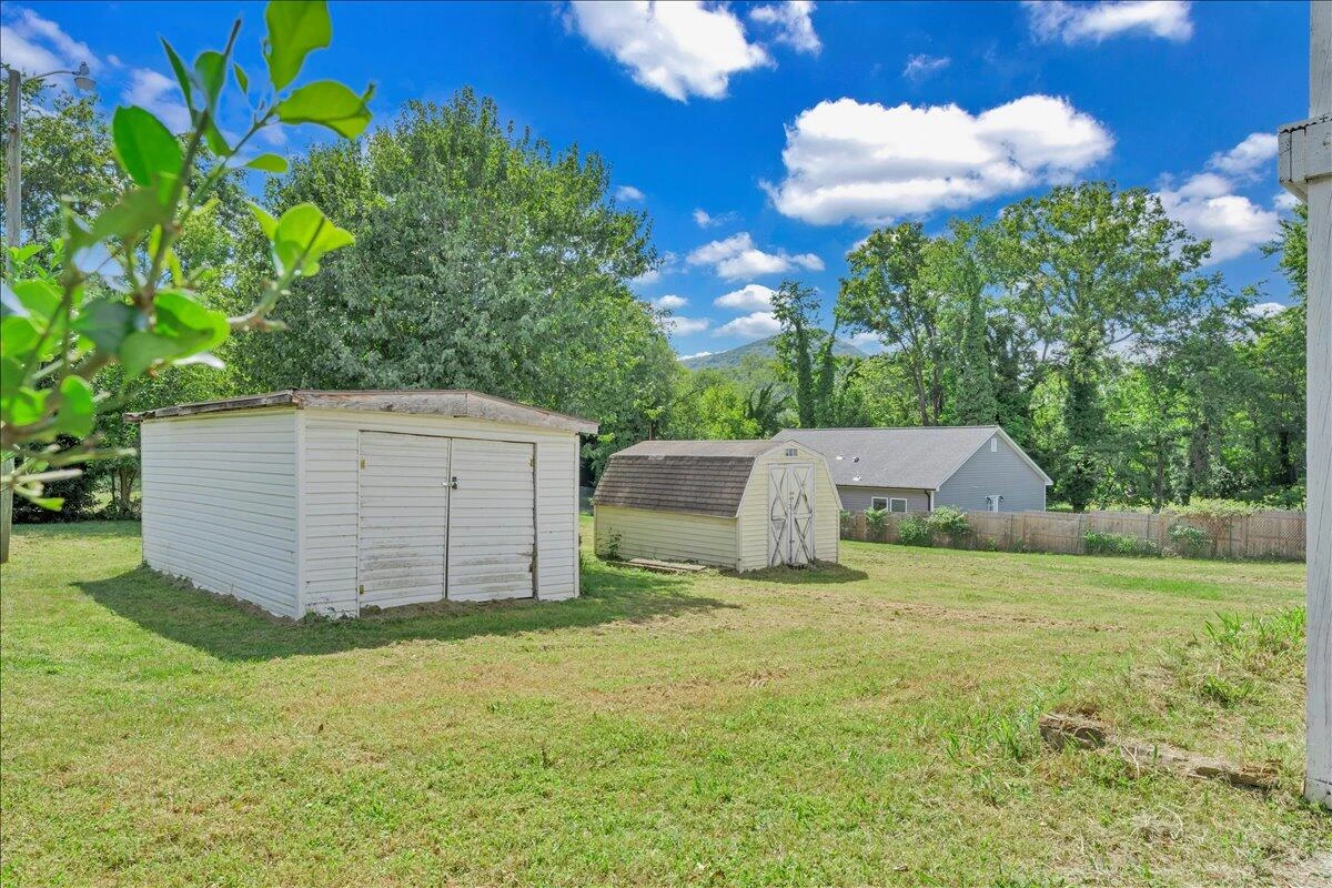 1649 Padbury AVE - Photo 52
