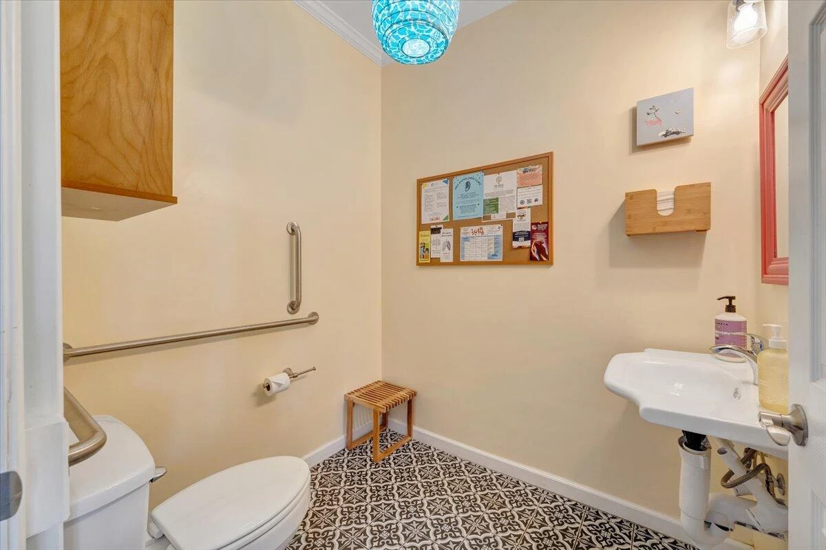 708 5Th ST - Photo 23