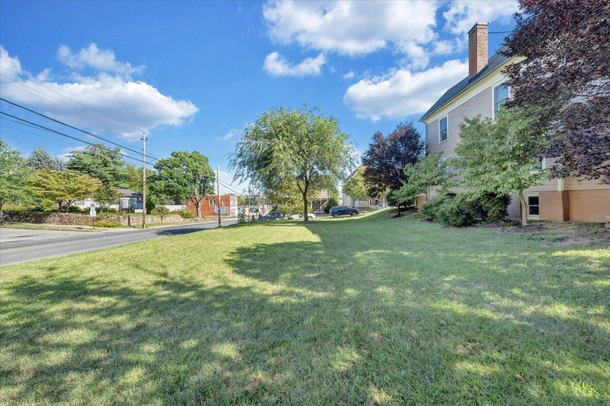 708 5Th ST - Photo 9