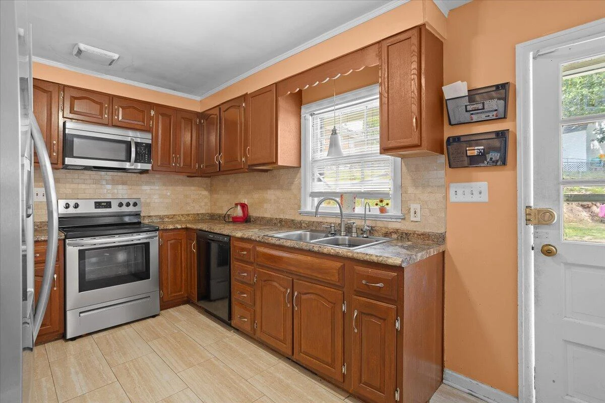 1019 Silverwood RD - Photo 13