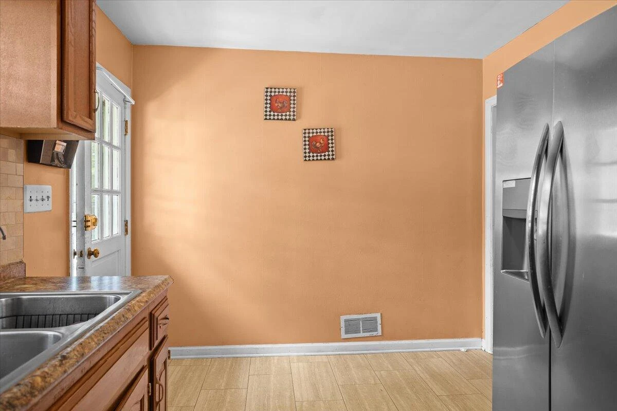 1019 Silverwood RD - Photo 15
