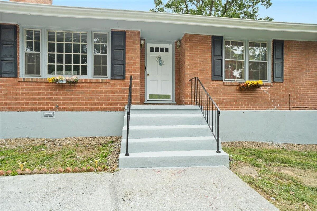1019 Silverwood RD - Photo 2